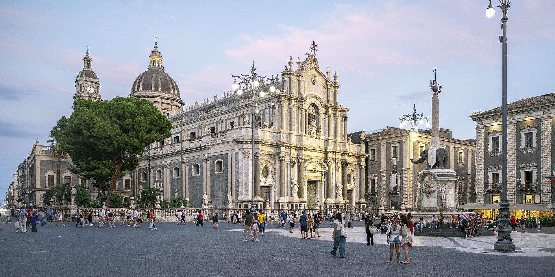 Corso Umberto guide — Taormina's pedestrian high street on a port day